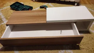 Mueble de entrada suspendido blanco y madera