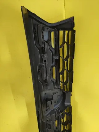 CALANDRA DELANTERA CENTRAL DACIA DUSTER