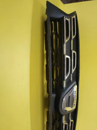 CALANDRA DELANTERA CENTRAL DACIA DUSTER