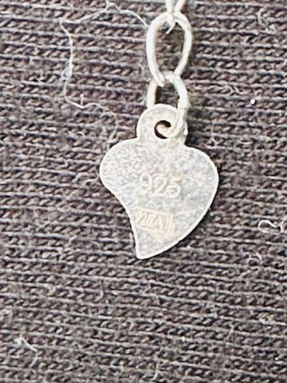 Pendientes, collar y pulseras azules y plateados