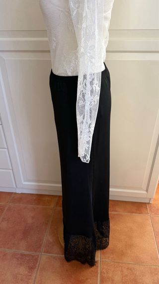 Falda larga negra con encaje