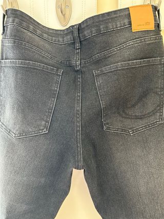 Vaqueros Núñez de Arenas Negros/Grises