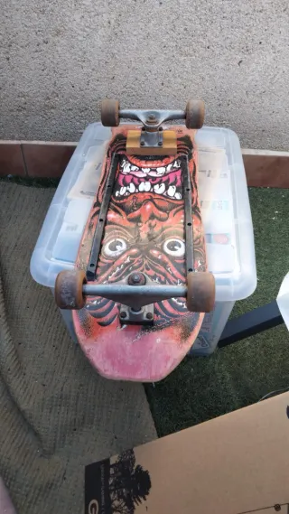Skate Santa Cruz con diseño de monstruo