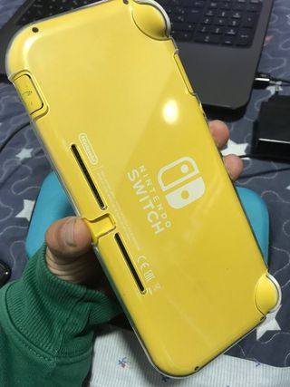 Nintendo Switch Lite Amarilla
