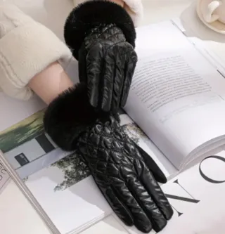 Guantes de mujer elegantes con pelo