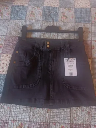 Falda negra vaquera con bolsillos