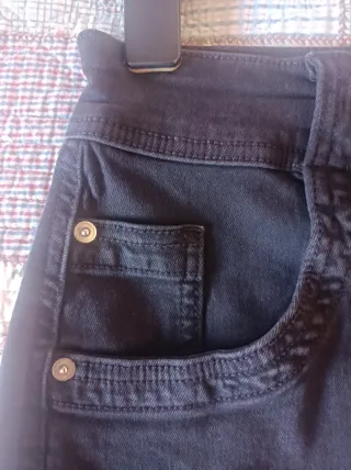 Falda negra vaquera con bolsillos