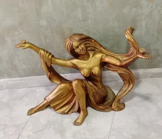 Mesa de centro dorada