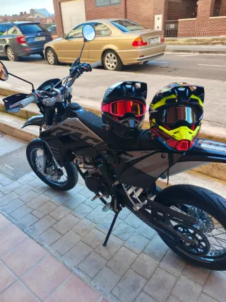 Moto Sherco Supermotar Negra y gris