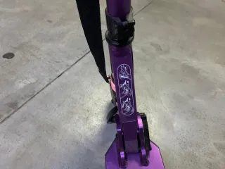 Patinete Oxelo Mid5 morado plegable