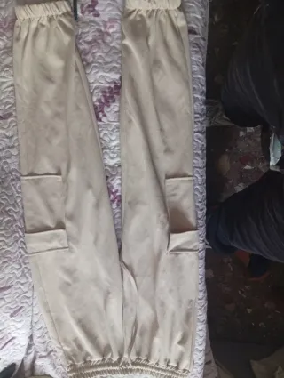 Pantalones cargo beige elegantes T.única