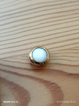 Anéis dourados e brancos em aço incluídos 7 pedras