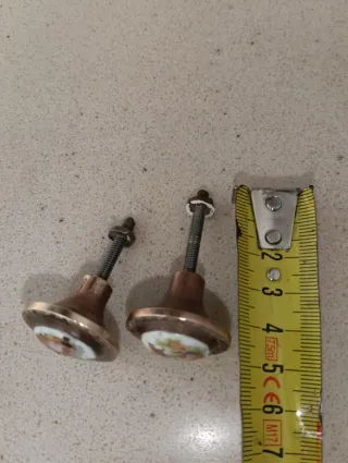 Tiradores Bronce y Cerámica con Escena