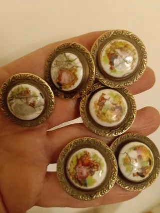 Tiradores Bronce y Cerámica con Escena