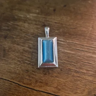 Ciondolo rettangolare blu e argento