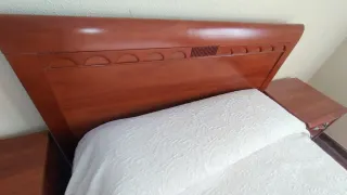Cama de 120cm con 2 Mesitas de Noche de 50cm