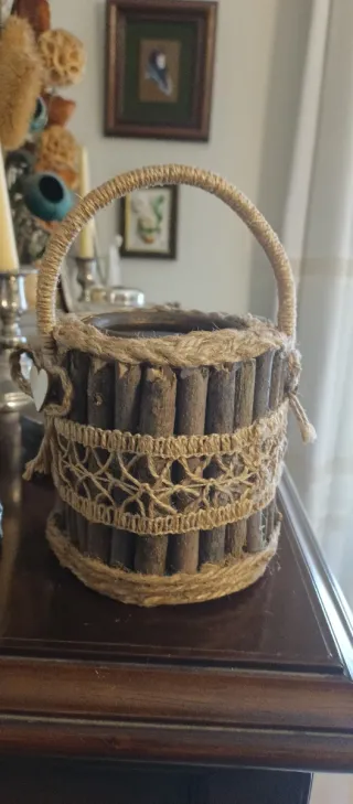 Cesta rústica madera y yute decorada