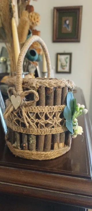 Cesta rústica madera y yute decorada