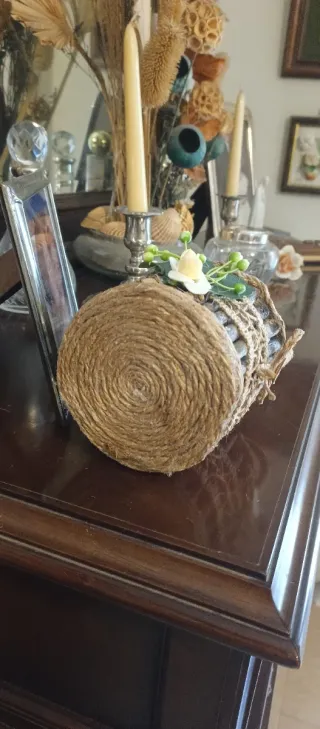 Cesta rústica madera y yute decorada