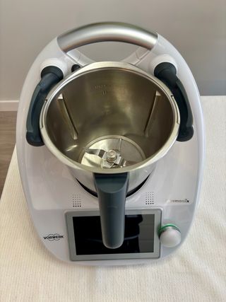 Thermomix TM6 con accesorios. Prácticamente nueva.