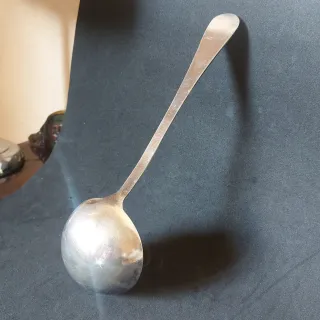 Cucharón antiguo de plata maciza alemana sellado