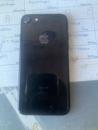 Lote di cellulari iPhone, Sony e iPod per parti