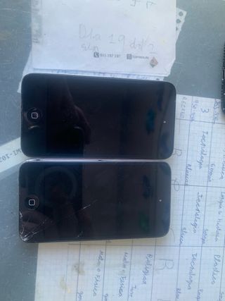 Lote di cellulari iPhone, Sony e iPod per parti