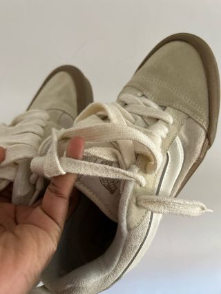 Tênis Vans bege e marrom