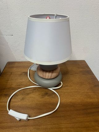 Lámpara de mesa moderna