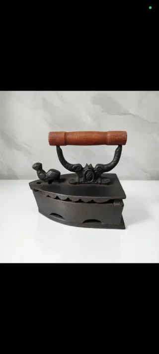 Plancha antigua de hierro fundido