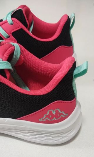 Zapatillas Kappa Negras y Rosas