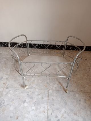 Cuna de juguete metálica