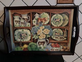Vassoio in legno decorato con mucche vasi e fiori