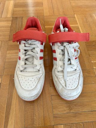 Zapatillas Adidas Blancas y Rojas