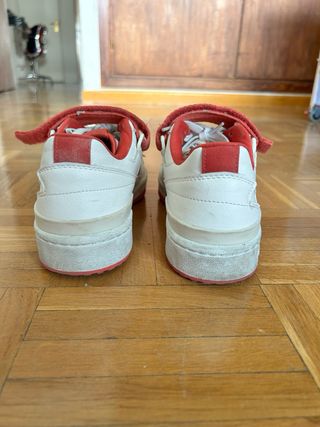 Zapatillas Adidas Blancas y Rojas