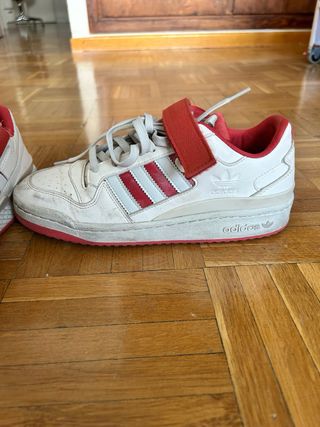 Zapatillas Adidas Blancas y Rojas