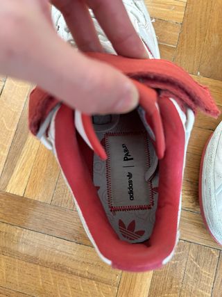 Zapatillas Adidas Blancas y Rojas