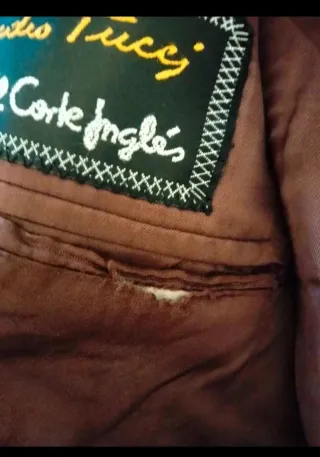 Americana color teja de Emidio Tucci.