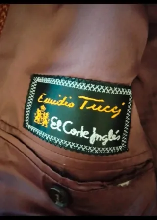 Americana color teja de Emidio Tucci.