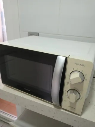 Microondas Cecotec 20L