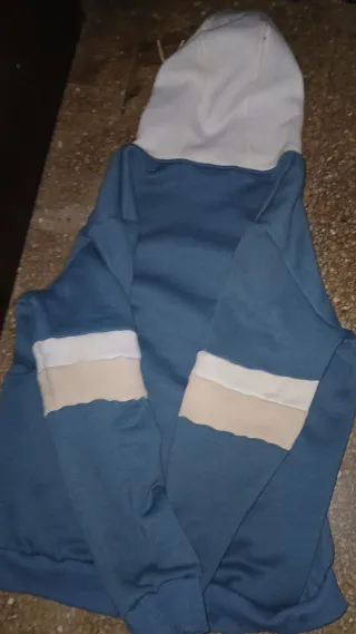 Sudadera Dragon Ball Goku Azul blanco y beige