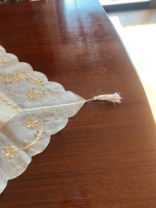 Toalha decorativa Páscoa dourada e branca