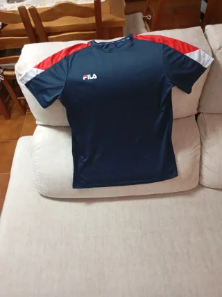 Camiseta deportiva Fila azul y roja