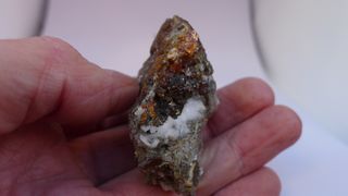 Esfalerita acaramelada con calcita