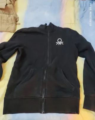 Ropa variada talla M, S y para chicas de 12 a 14.