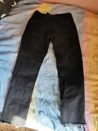 Ropa variada talla M, S y para chicas de 12 a 14.