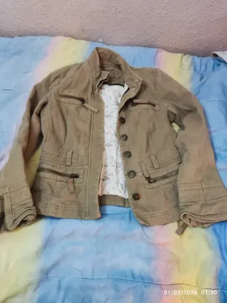 Ropa variada talla M, S y para chicas de 12 a 14.