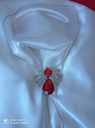 Collana ragno con cristalli rossi e argento