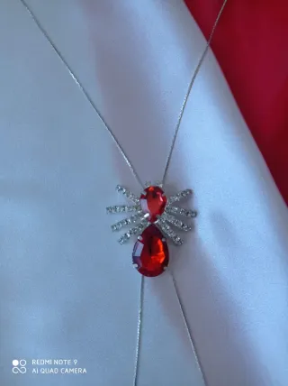 Collana ragno con cristalli rossi e argento