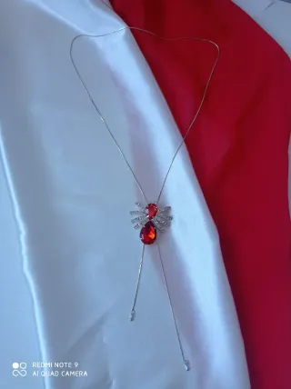 Collana ragno con cristalli rossi e argento